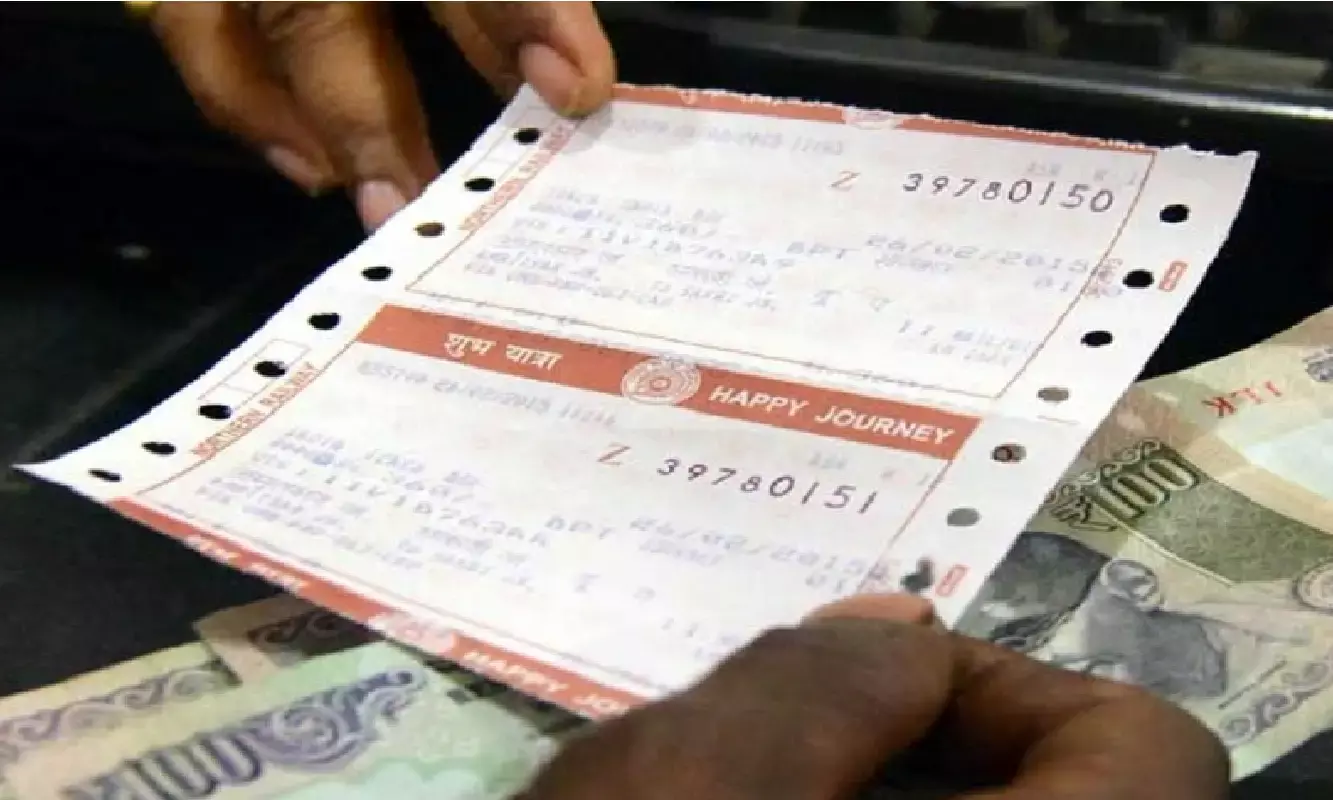 Train Ticket को लेकर सरकार ने किया ये बड़ा बदलाव, टिकट खो जाने पर फ्री यात्रा Train Ticket को लेकर सरकार ने किया ये बड़ा बदलाव, टिकट खो जाने पर फ्री यात्रा