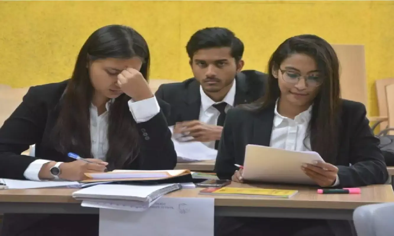 LLB Course: 3 साल या 5 साल वाला कौन-सा एलएलबी कोर्स हैं, अच्छा LLB Course: 3 साल या 5 साल वाला कौन-सा एलएलबी कोर्स हैं, अच्छा