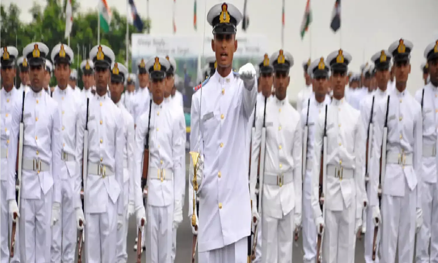 Indian Navy Ranks: नेवी ऑफिसर के रैंक्स के नाम बदल जाएंगे, जानिए सबसे सीनियर का नाम Indian Navy Ranks: नेवी ऑफिसर के रैंक्स के नाम बदल जाएंगे, जानिए सबसे सीनियर का नाम